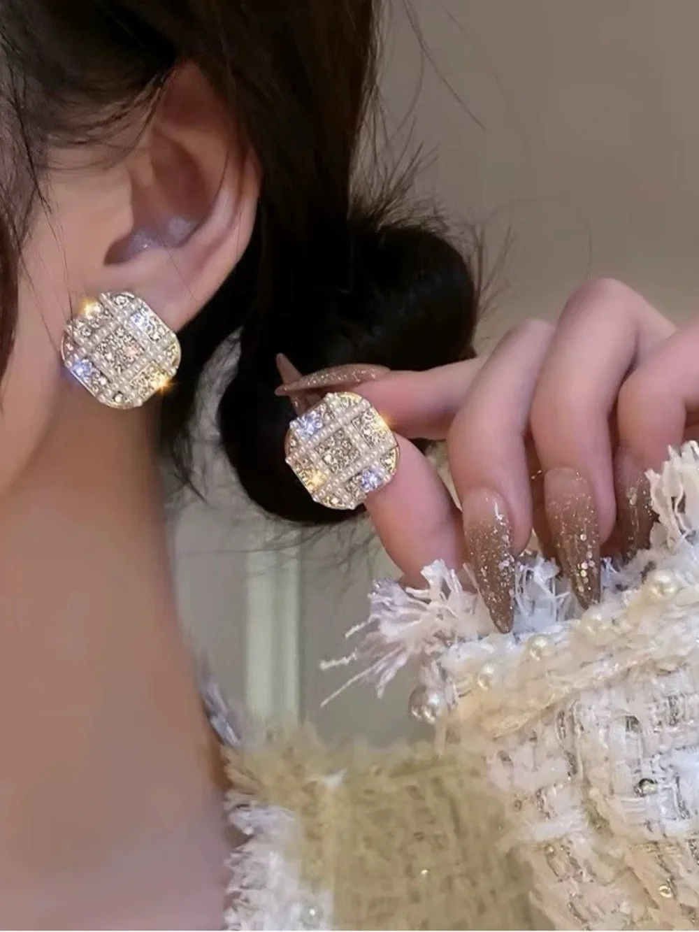 *** High Quality Gold Crystal Pavé Round Stud Earrings - Elegant Women's Jewelry